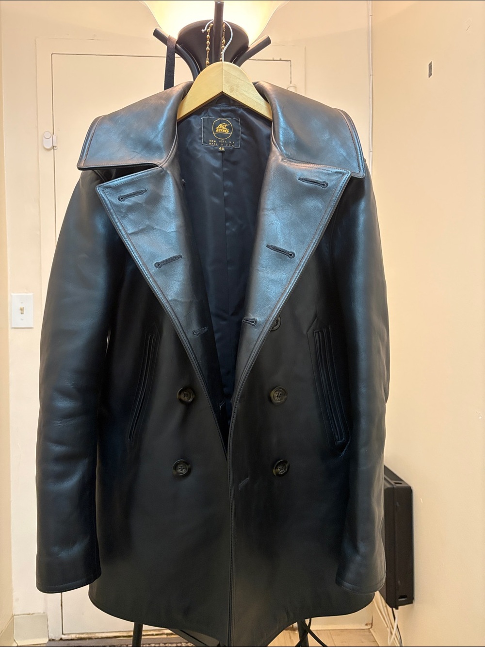 Schott NYC Black Leather Double-Breasted Pea Coat with Wide Lapels Size : 40